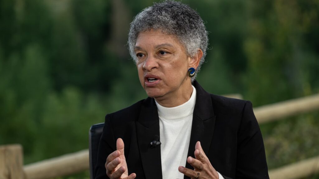 Boston Fed President Collins advocates holding rates steady, sees 'high bar' for further cuts