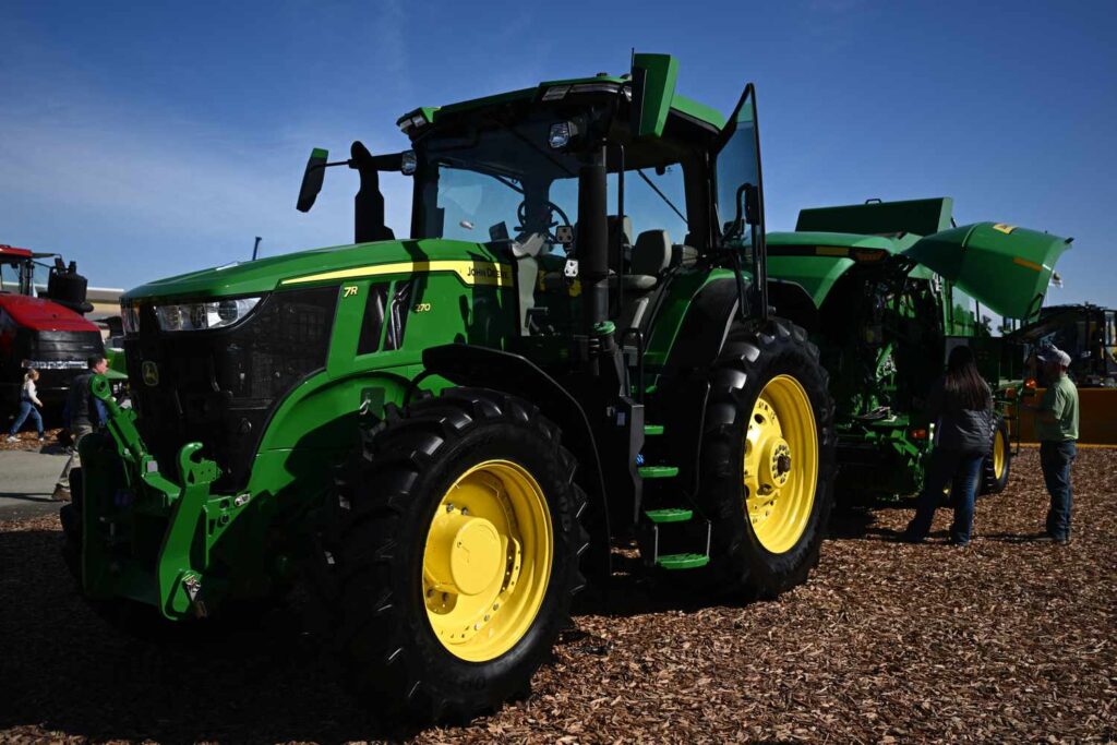 Deere Not Out of the Woods Yet. Here's Why the Stock is Falling Today.