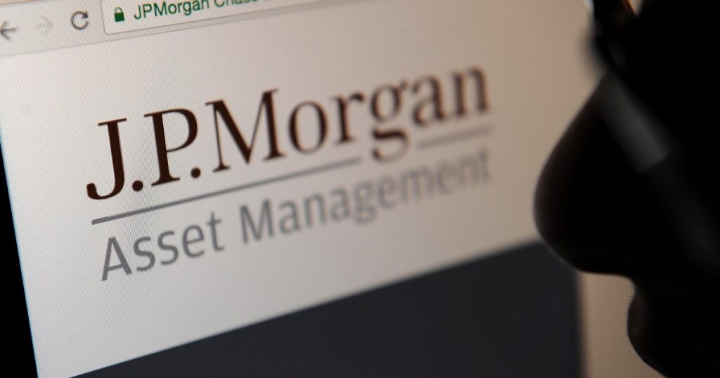 JPMorgan Urges Private Markets to Bolster 60/40 Mix