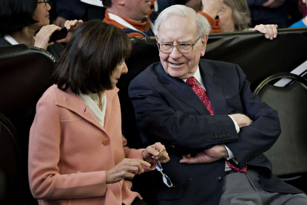Prepare Your Portfolio for a 50% Drop with Buffett and Munger's Strategy