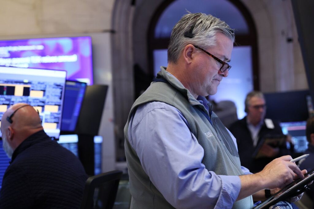 Stock Futures Point Slightly Higher to End Down Week; Nvidia, Shares Continue to Fall; Bitcoin Tumbles Further Stock Futures Point Slightly Higher to End Down Week; Nvidia, Shares Continue to Fall; Bitcoin Tumbles Further