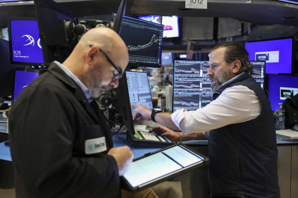 Stock Futures Rise to Begin Holiday-Shortened Week