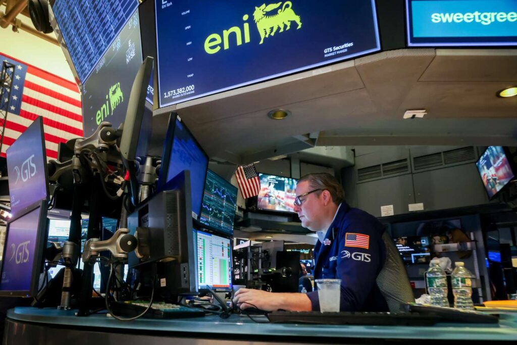 Stock Futures Tick Lower After US Government Shutdown Ends; Dow Slips Following Record Close Stock Futures Tick Lower After US Government Shutdown Ends; Dow Slips Following Record Close