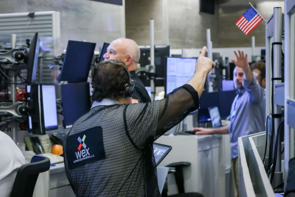 Stock Futures Point Lower to Begin December; Big Tech, Crypto-Tied Stocks Drop Amid Risk-Off Sentiment